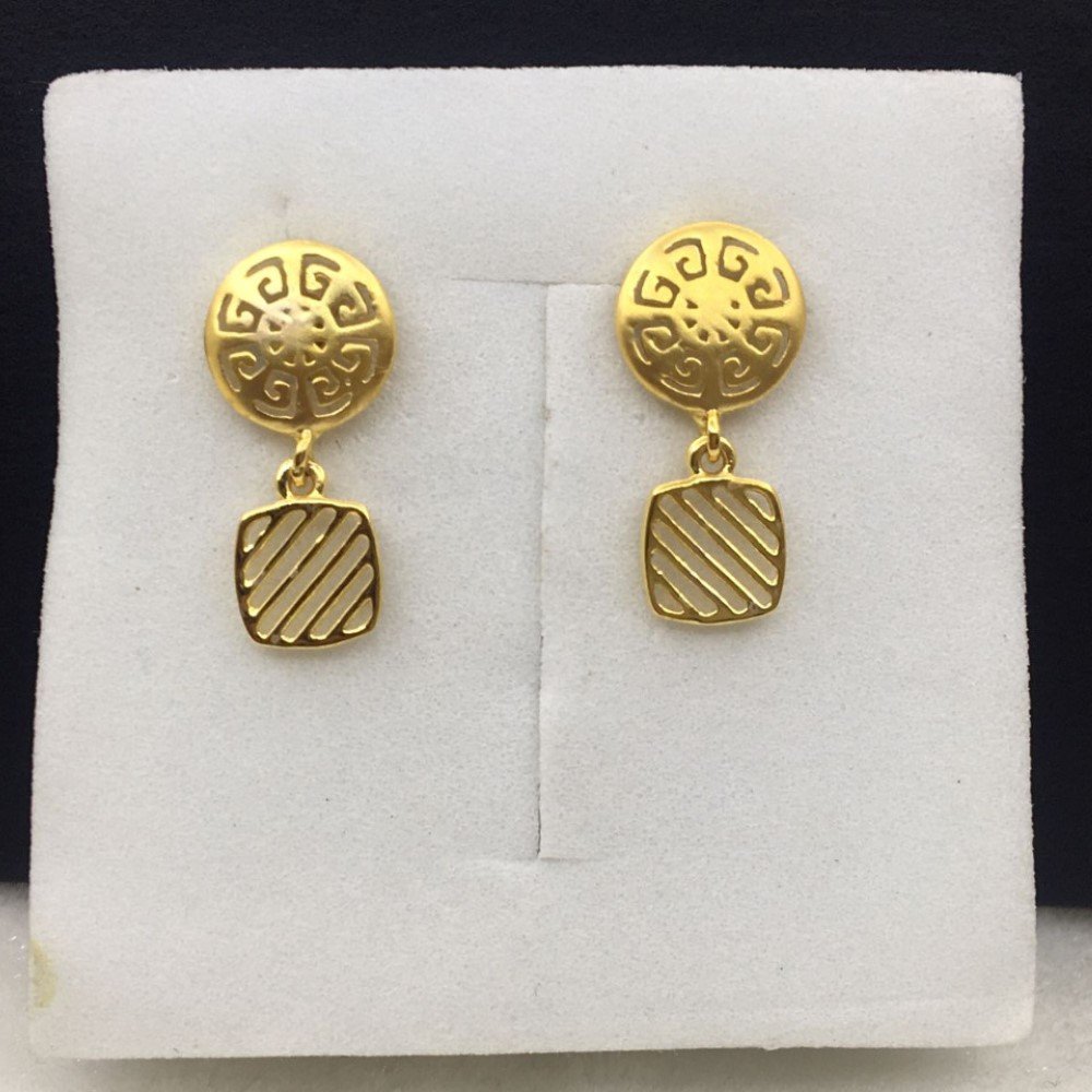 18k Yellow Gold Dazzling Design Earrings