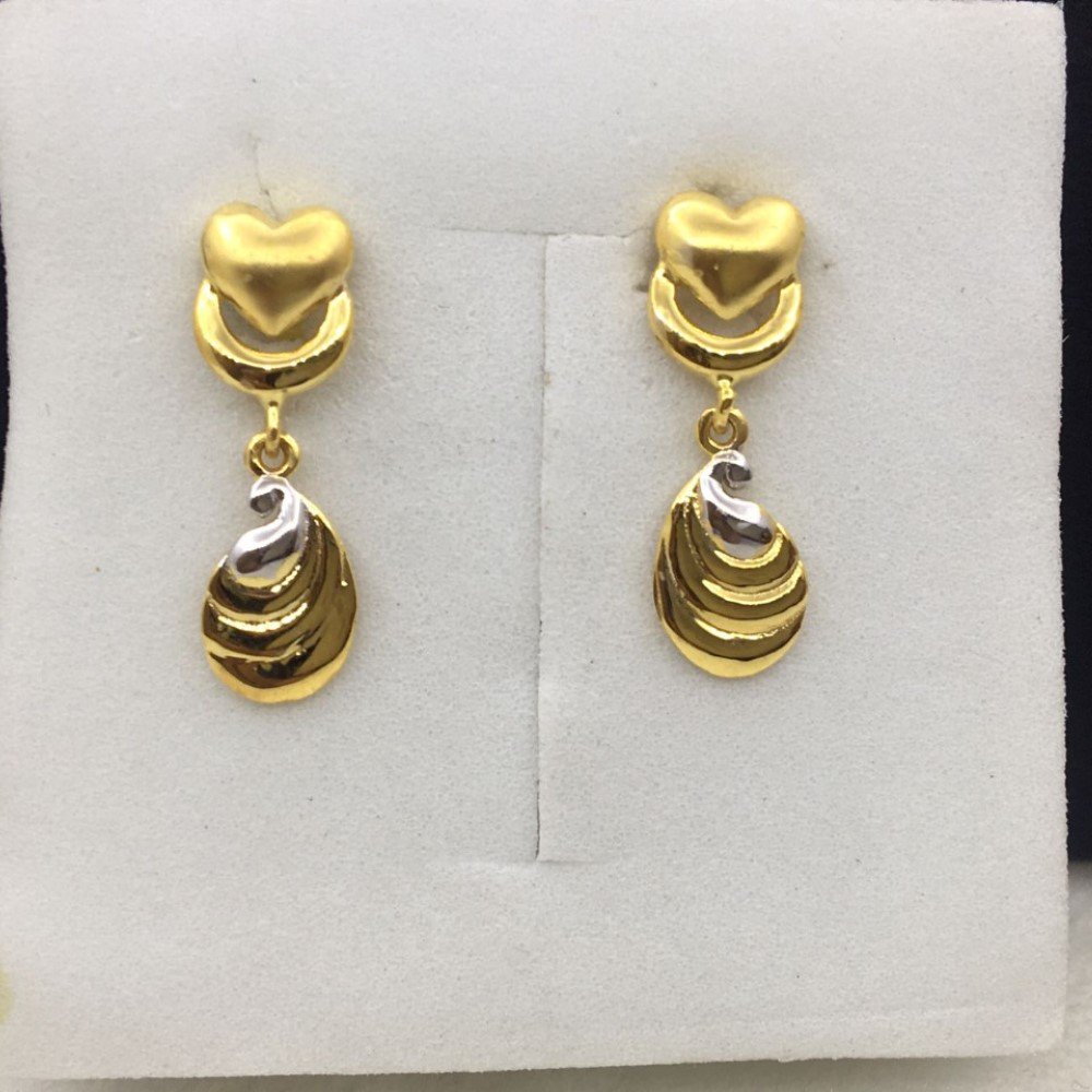 18k Yellow Gold Gorgeous Design Earrings