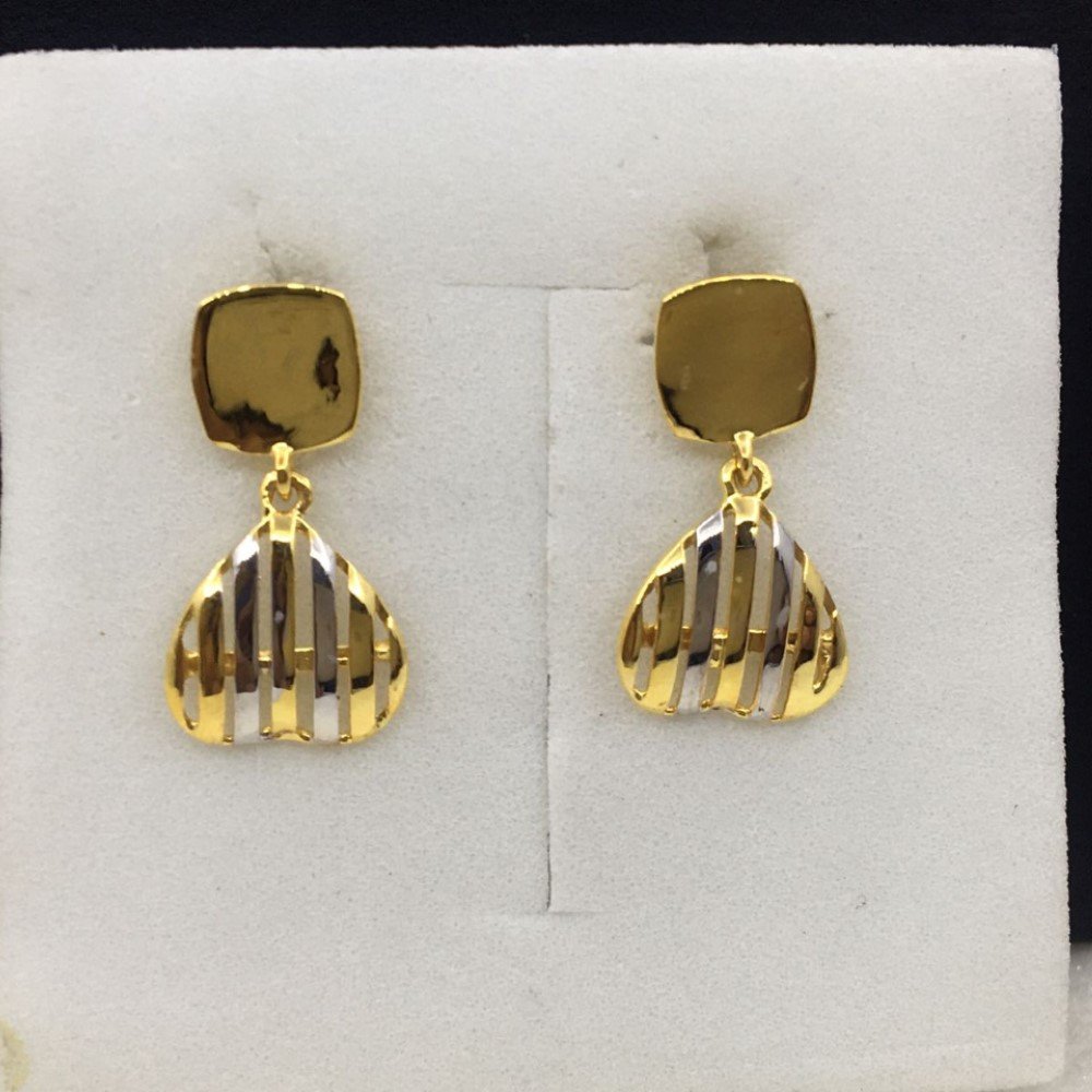 Yellow Gold Dazzling Design Earrings
