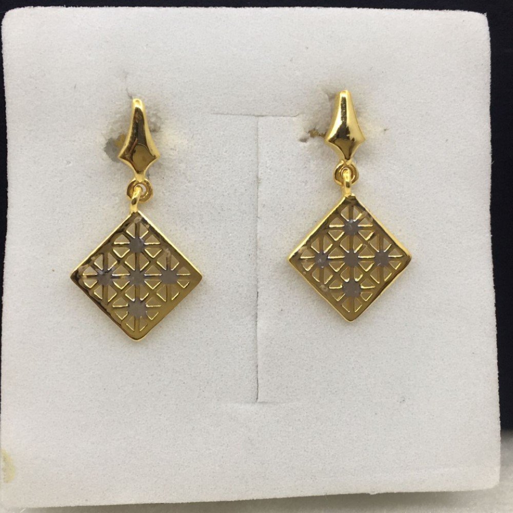 18k yellow gold light weight design earrings